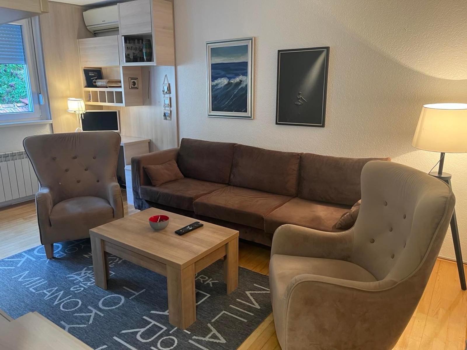 Uma Apartma *